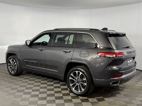 Used 2022 Jeep Grand Cherokee Overland w/ Advanced Protech Group III AWD/4WD image 8
