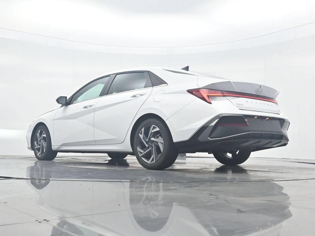 Used 2025 Hyundai Elantra Limited FWD image 36