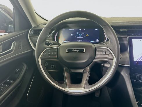 Used 2023 Jeep Grand Cherokee Limited image 18