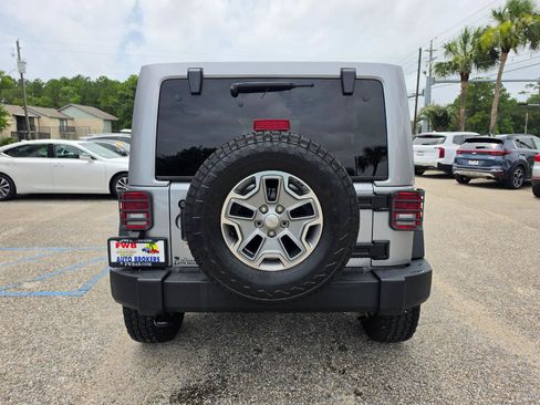 Used 2017 Jeep Wrangler Unlimited Rubicon w/ Connectivity Group AWD/4WD image 4