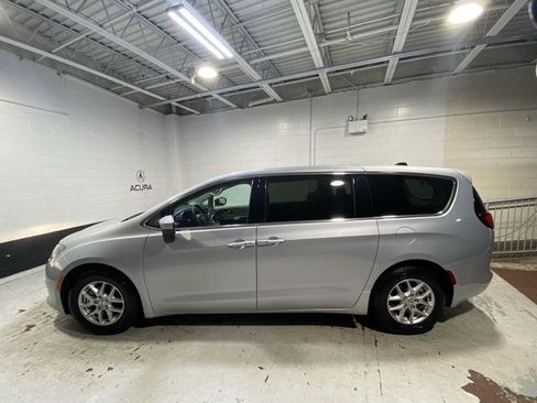 Used 2023 Chrysler Voyager LX FWD image 3