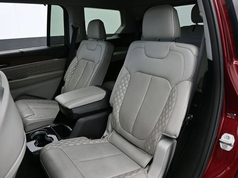 Used 2023 Jeep Grand Cherokee L Summit w/ Luxury Tech Group V image 36