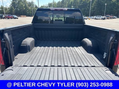 Used 2023 Chevrolet Silverado 1500 High Country w/ Technology Package AWD/4WD image 7