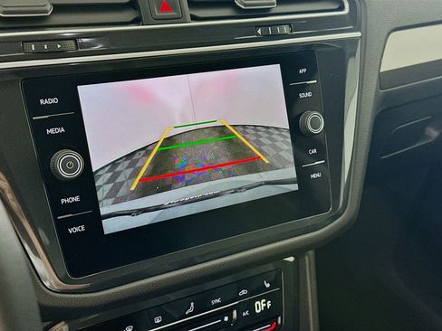 Used 2024 Volkswagen Tiguan SE image 22