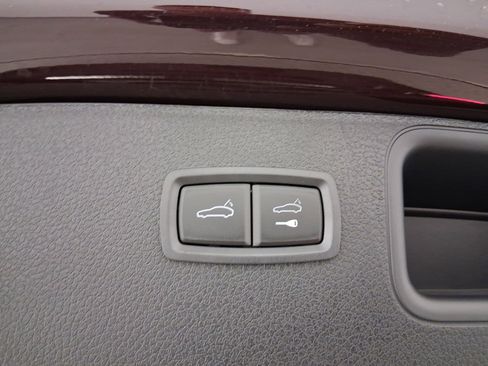 Used 2025 Porsche Macan AWD/4WD image 34