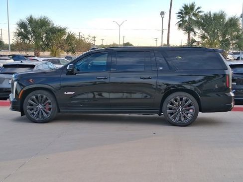 Used 2025 Cadillac Escalade ESV V image 3