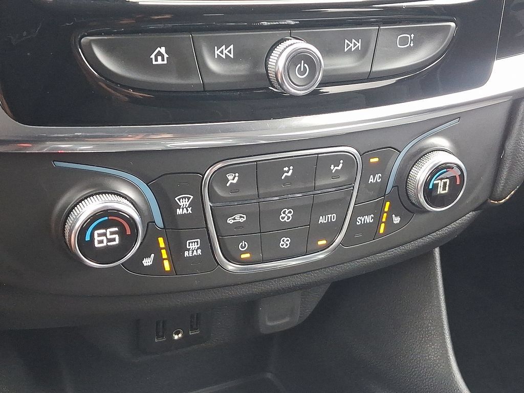 Certified 2021 Chevrolet Traverse LT FWD image 16