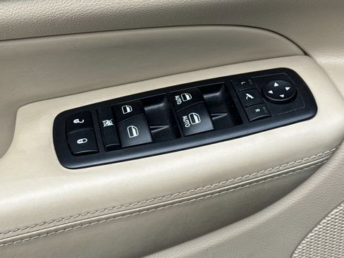 Used 2018 Jeep Grand Cherokee Overland AWD/4WD image 12