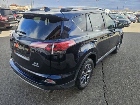 Used 2018 Toyota RAV4 XLE image 5