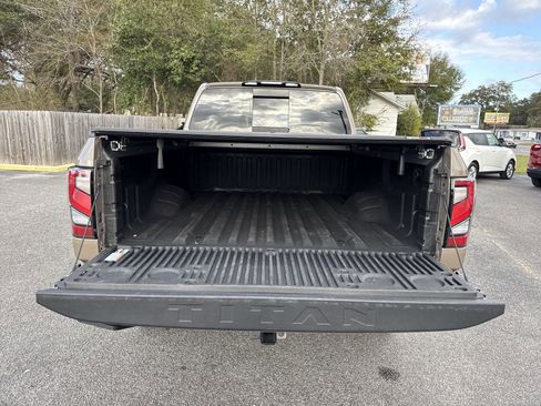 Used 2024 Nissan Titan PRO-4X AWD/4WD image 32
