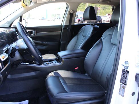 Used 2025 Kia Sorento S w/ Panoramic Sunroof Package FWD image 16