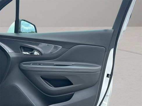 Used 2022 Buick Encore Preferred w/ Safety Package image 25