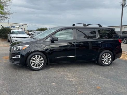 Used 2019 Kia Sedona EX image 4