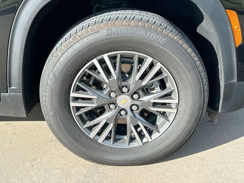 Used 2024 Chevrolet Traverse LT image 10