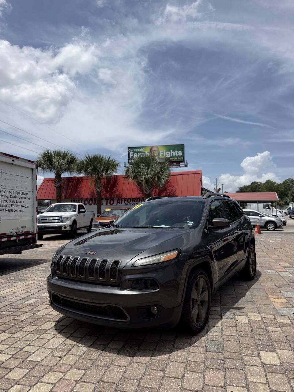 Used 2017 Jeep Cherokee 75th Anniversary FWD image 13