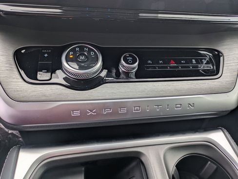 New 2025 Ford Expedition Max Platinum w/ Driver's Package image 21