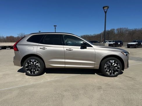 New 2026 Volvo XC60 T8 Plus w/ Protection Package Premier AWD/4WD image 9