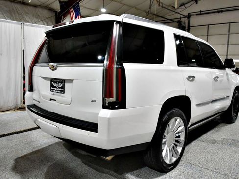 Used 2016 Cadillac Escalade Platinum AWD/4WD image 29
