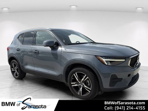 Used 2023 Volvo XC40 B4 Core w/ Convenience Package FWD image 1