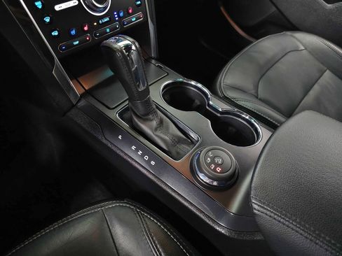 Used 2017 Ford Explorer Limited w/ Equipment Group 301A AWD/4WD image 29