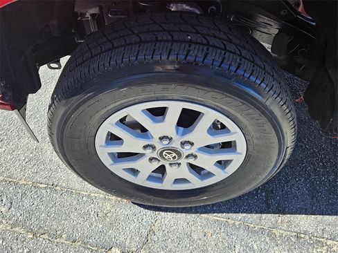 Used 2025 Toyota Tacoma SR5 image 15