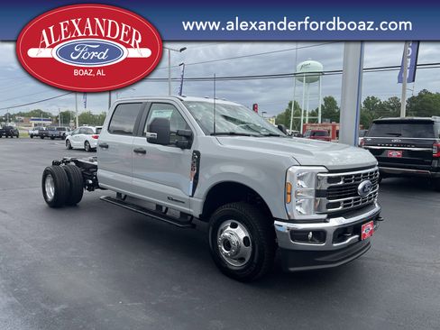 New 2025 Ford F350 XL w/ XL Chrome Package image 3