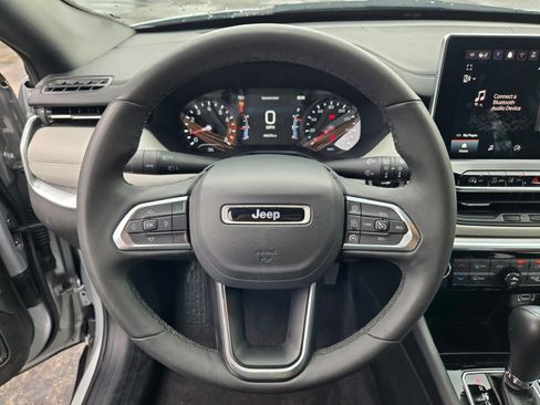 Used 2025 Jeep Compass Limited AWD/4WD image 32