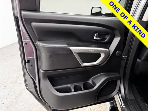 Used 2016 Nissan Titan XD image 11