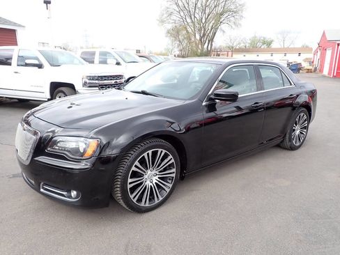 Used 2012 Chrysler 300 S RWD image 3