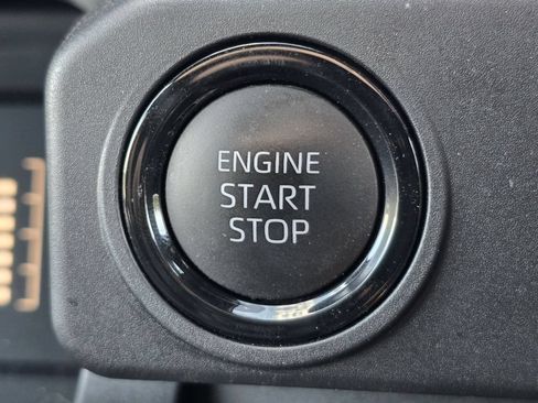 Certified 2025 Toyota Tacoma SR5 AWD/4WD image 14
