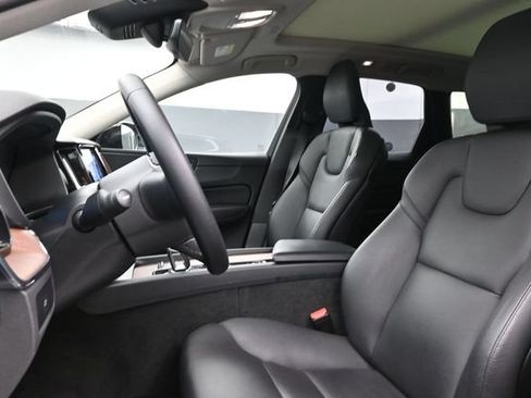 Used 2023 Volvo XC60 B5 Plus AWD/4WD image 10
