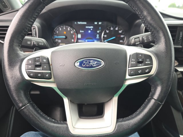 Used 2021 Ford Explorer Limited w/ Equipment Group 301A AWD/4WD image 19