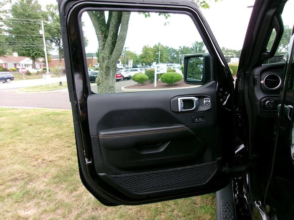 Certified 2024 Jeep Wrangler Unlimited Sahara AWD/4WD image 6