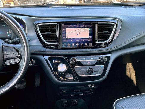 Used 2020 Chrysler Pacifica Limited w/ Advanced Safetytec Group image 8