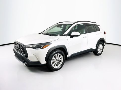 Used 2022 Toyota Corolla Cross LE FWD image 3