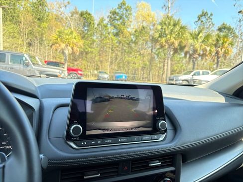 Used 2025 Nissan Rogue SV image 16