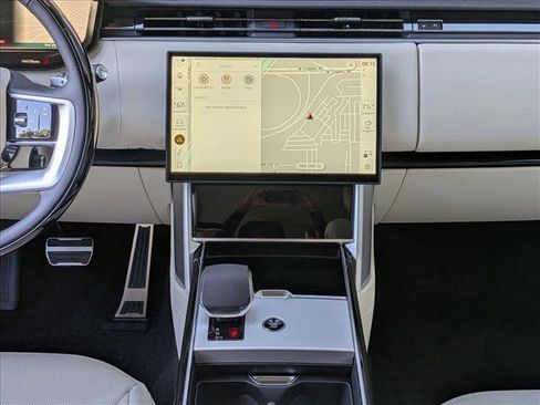 New 2026 Land Rover Range Rover Long Wheelbase SE AWD/4WD image 11