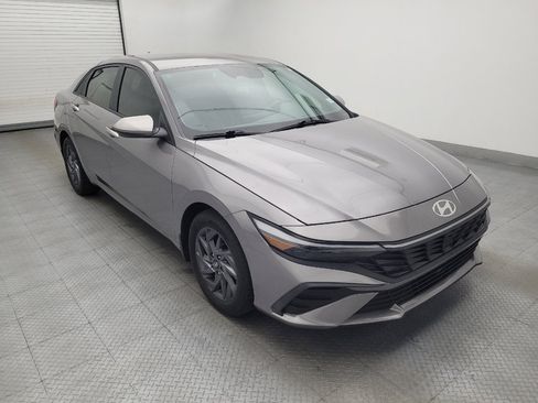 Used 2024 Hyundai Elantra SEL FWD image 13