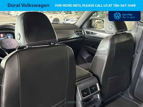 Certified 2024 Volkswagen Atlas Cross Sport SE FWD image 23
