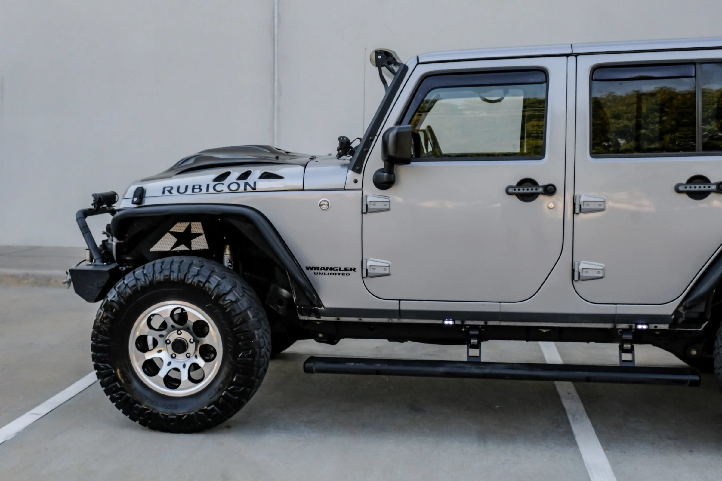 Used 2016 Jeep Wrangler Unlimited Rubicon w/ Connectivity Group AWD/4WD image 17
