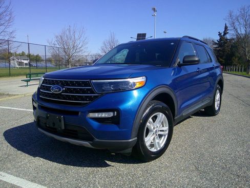 Used 2020 Ford Explorer XLT w/ Equipment Group 202A image 2