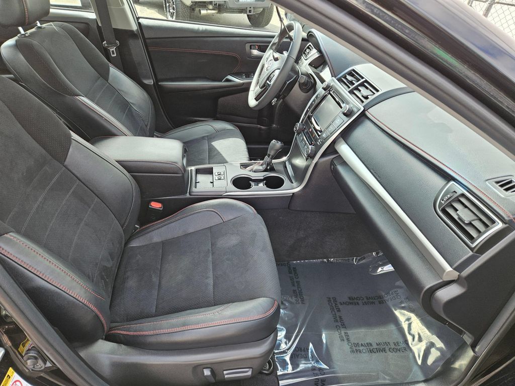 Used 2016 Toyota Camry XSE w/ Advanced Technology Package FWD image 10