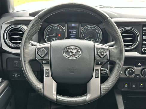 Used 2020 Toyota Tacoma TRD Off-Road w/ TRD Premium Off Road Package AWD/4WD image 38