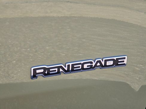 Used 2015 Jeep Renegade Limited w/ Advanced Technology Group AWD/4WD image 18