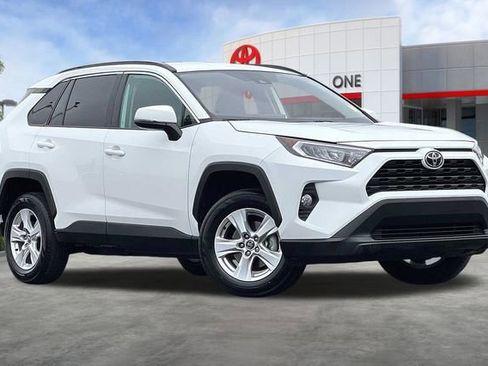 Used 2021 Toyota RAV4 XLE FWD image 2