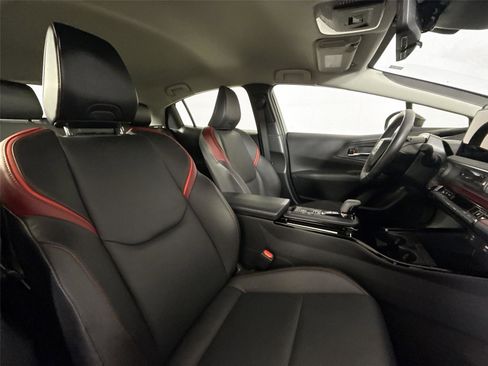 Used 2025 Toyota Prius Plug-In Hybrid image 44