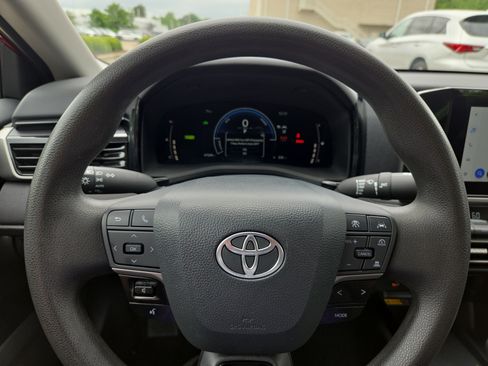 Used 2025 Toyota Camry LE FWD image 10