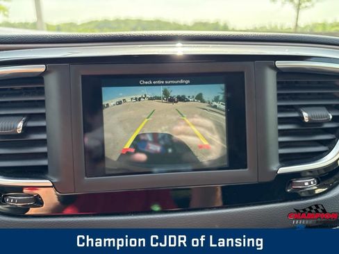 Used 2018 Chrysler Pacifica LX FWD image 26