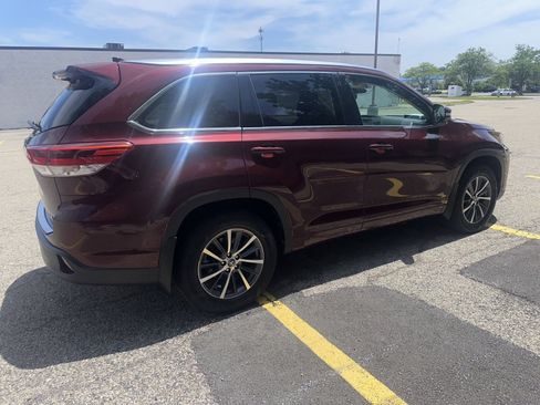 Used 2018 Toyota Highlander XLE w/ Protection Package #3 AWD/4WD image 18