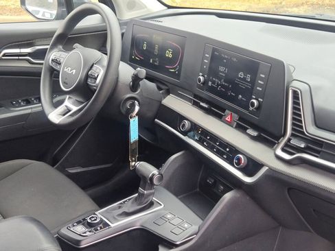Used 2023 Kia Sportage LX AWD/4WD image 8